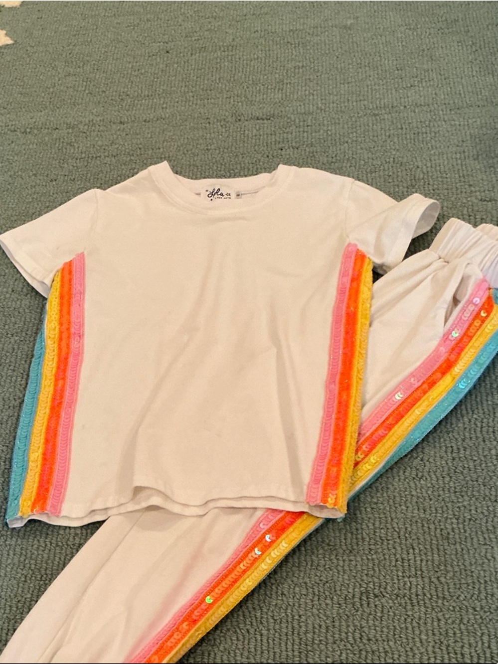 Sweatsuit with rainbow stripes